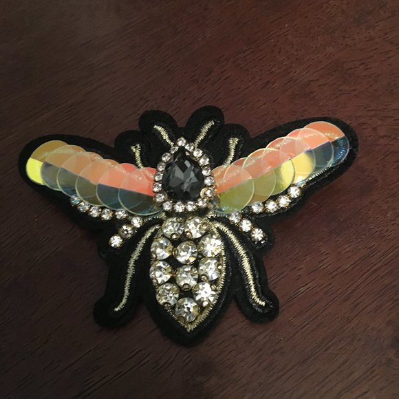 bee pin - Picture 1 of 2